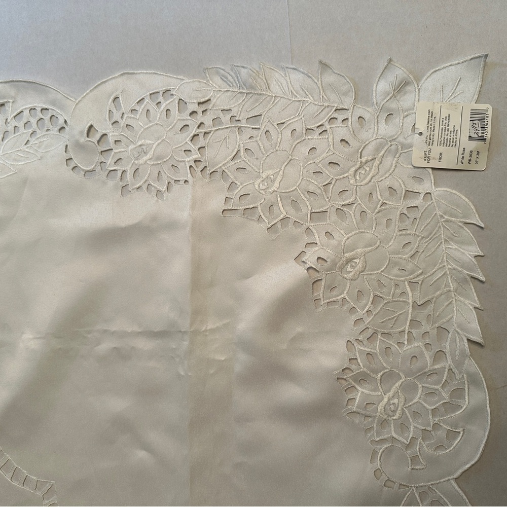 NWT Heritage Lace Table Topper Square Tablecloth 36”x36” White Roses Pattern - Picture 5 of 7